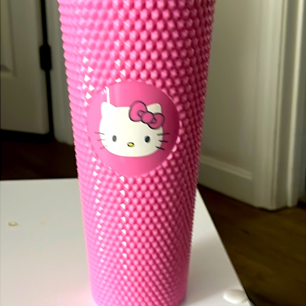 New! Hello Kitty Plastic Drinking Glass with straws. Pink diamond design